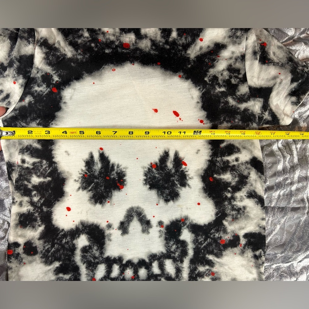 Skull Tye-Dye Black & White Small Tee - Picture 10 of 11